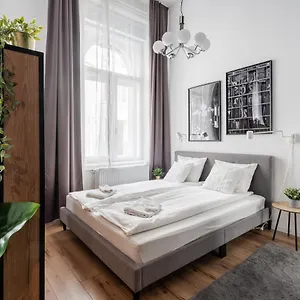  Apartamento E32 - Oktogon Panorama Suite - Best Location - By Bqa Hungría
