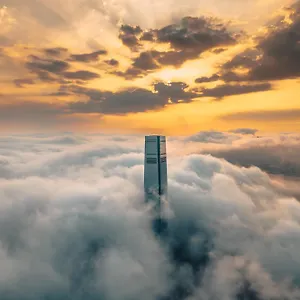 The Ritz-carlton, מלון