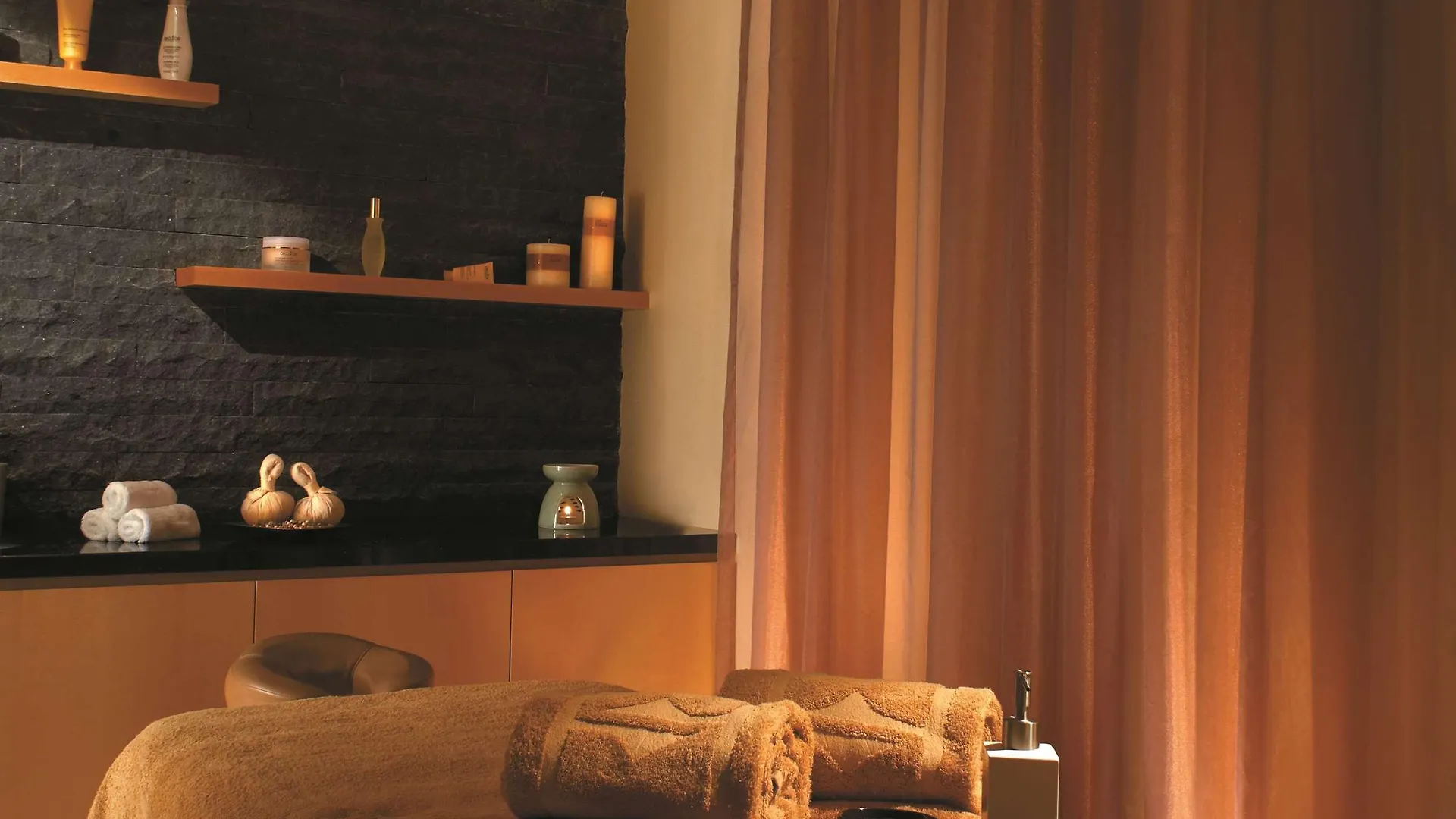 Kowloon Shangri-La, Hong Kong Hotel